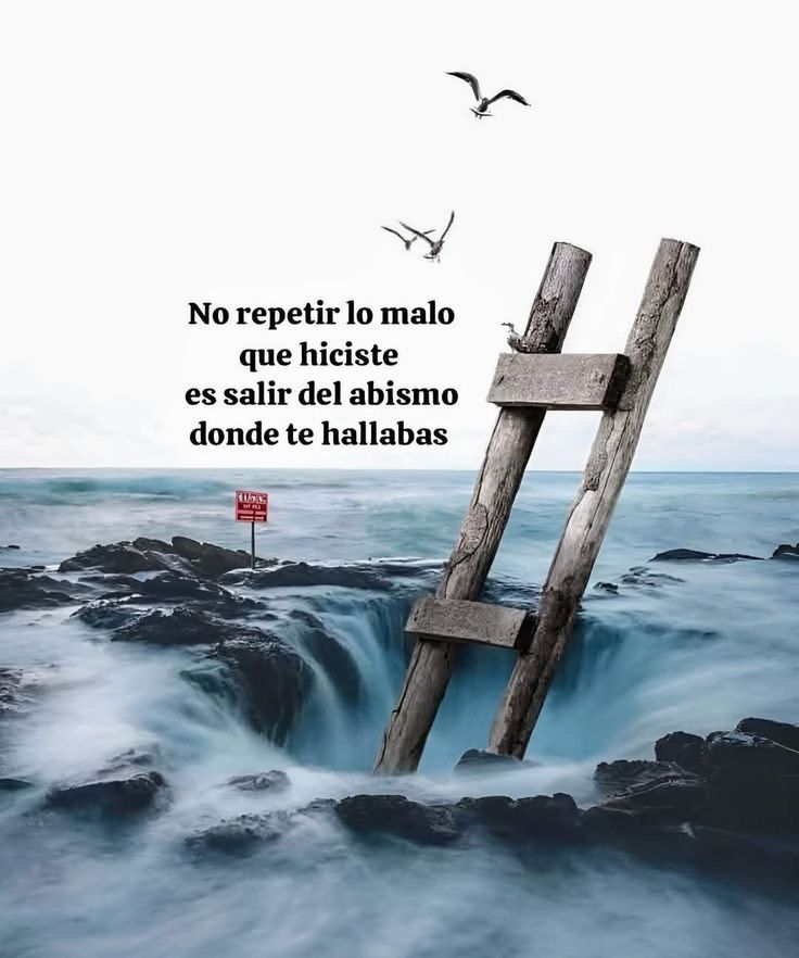 Mujer meditando y practicando la superación personal cuando se siente cansada.